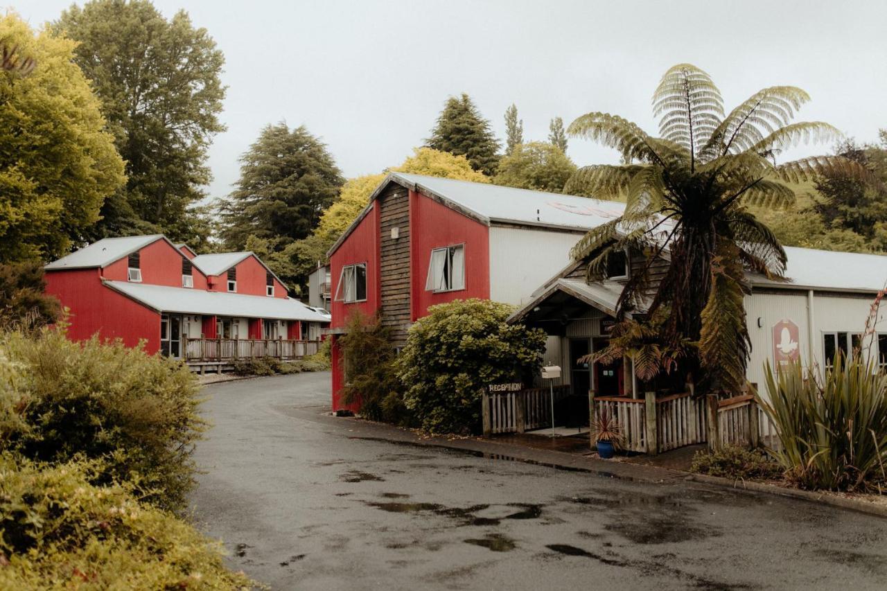 Waitomo Village Chalets Home Of Kiwipaka ไวโตโมเคฟส์ ภายนอก รูปภาพ