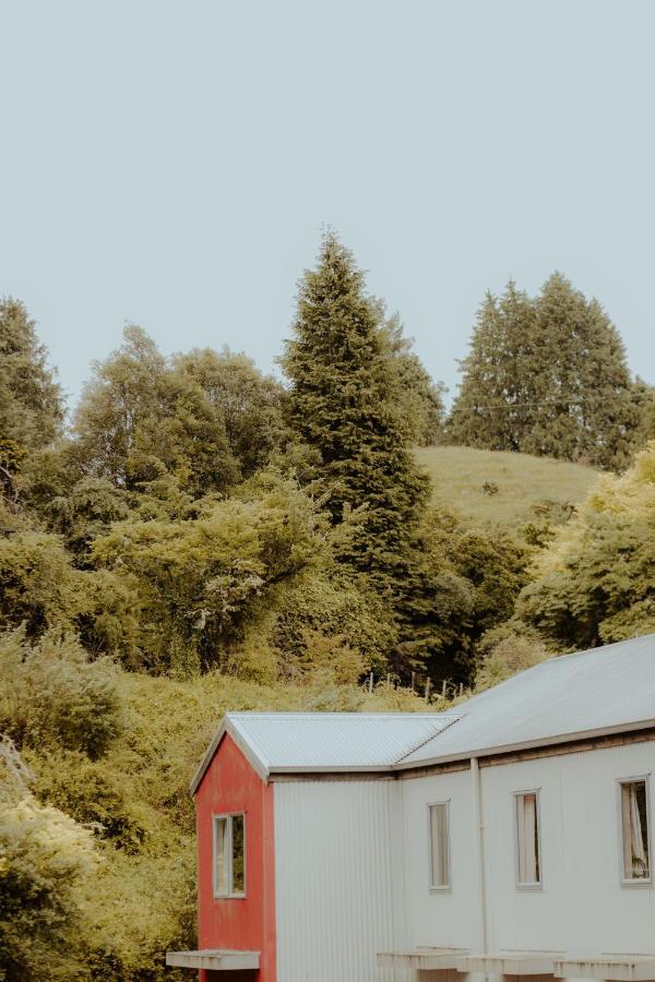 Waitomo Village Chalets Home Of Kiwipaka ไวโตโมเคฟส์ ภายนอก รูปภาพ