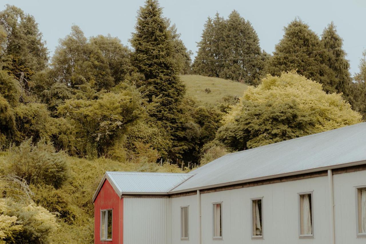 Waitomo Village Chalets Home Of Kiwipaka ไวโตโมเคฟส์ ภายนอก รูปภาพ